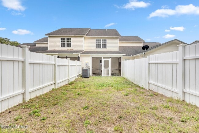 Building Photo - 404 Springwood Dr