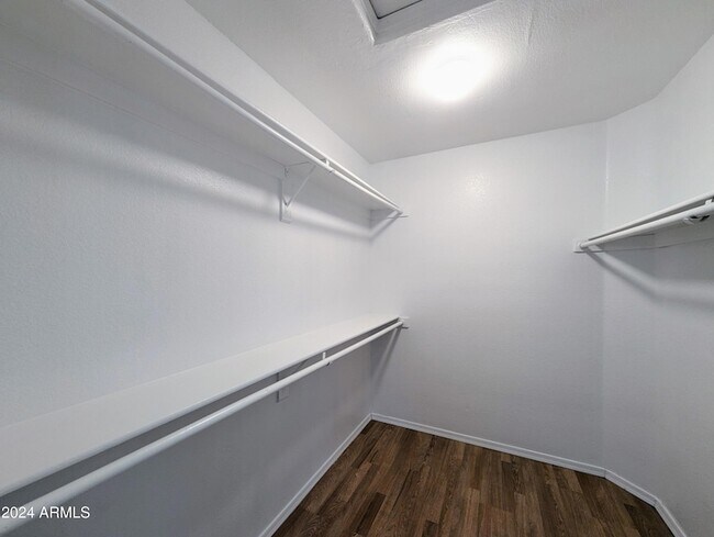 Building Photo - 7059 W Gardenia Ave