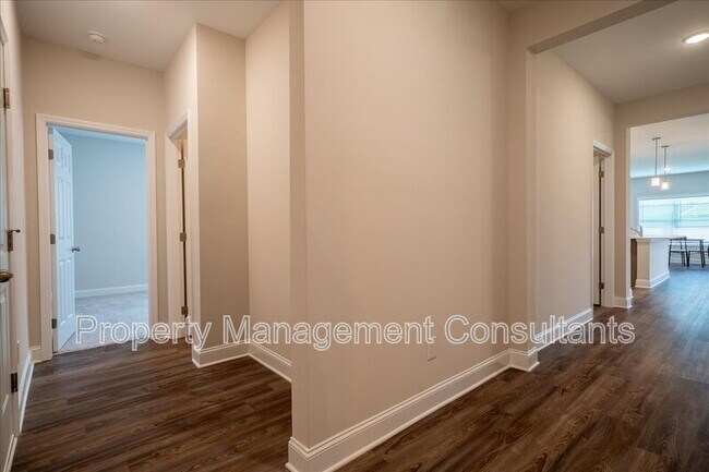 Building Photo - 330 Crk Grv Ave