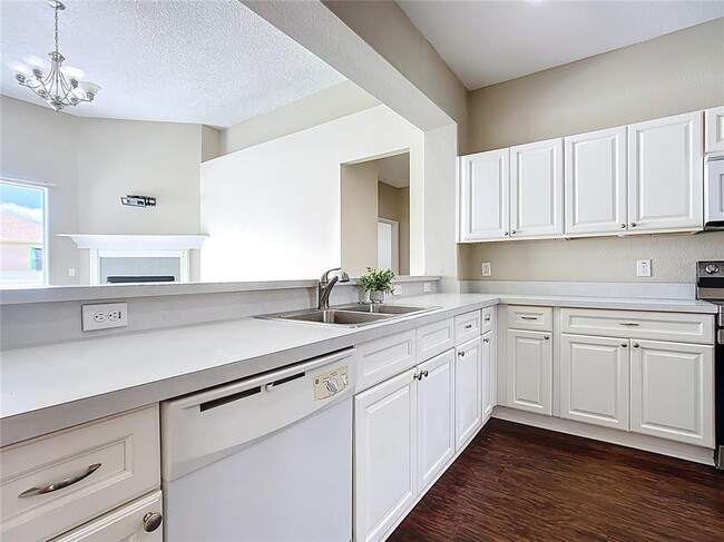 Building Photo - 610 Terranova Dr