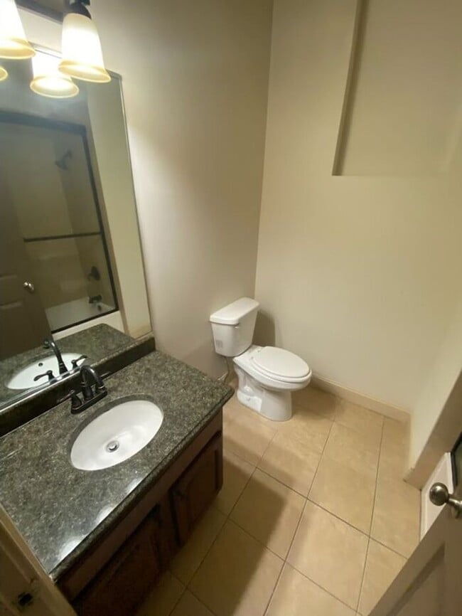 Building Photo - Excellent location, amazing upgrades and great price!