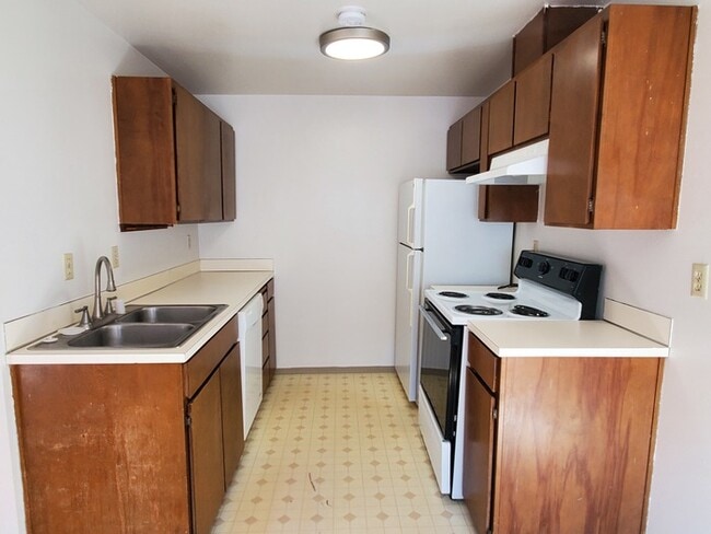 Building Photo - 1629 Maple Ln