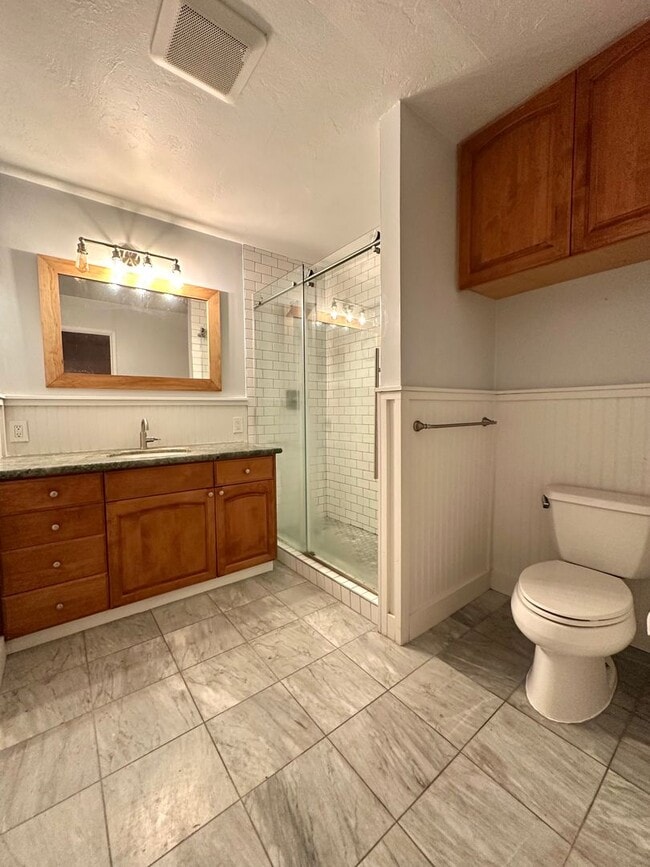 Building Photo - Beautifully updated 4 bedroom home in Gole...