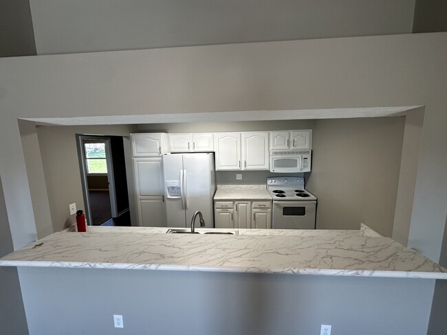 Building Photo - 483A Yale Dr