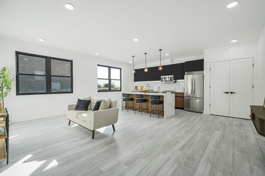 Building Photo - 4610 Kennedy Blvd