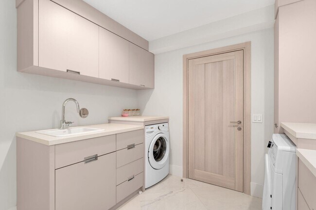 Building Photo - 17301 Biscayne Blvd