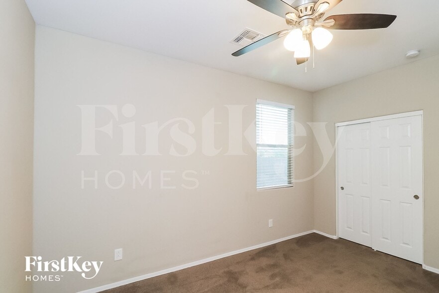 Building Photo - 6204 W Evergreen Rd