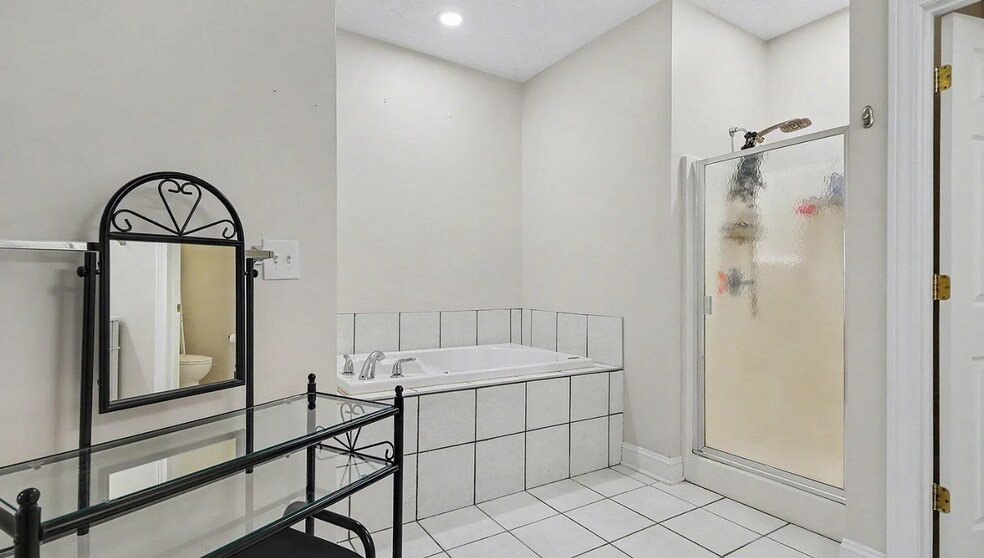 Building Photo - 288 W Saginaw St