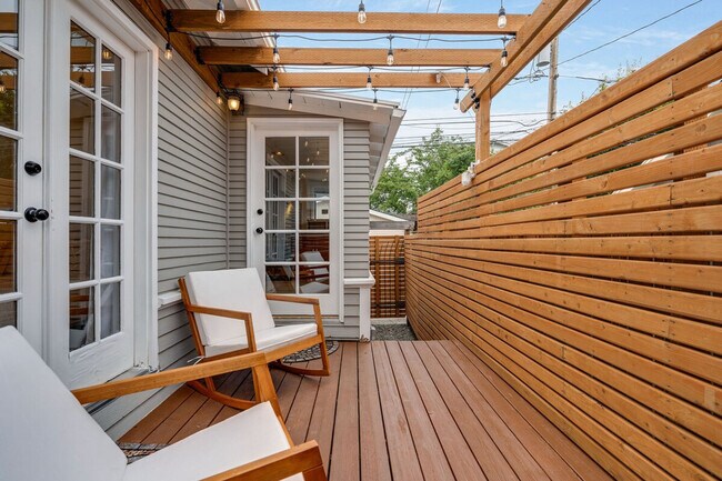 Building Photo - 2403 7th Ave W