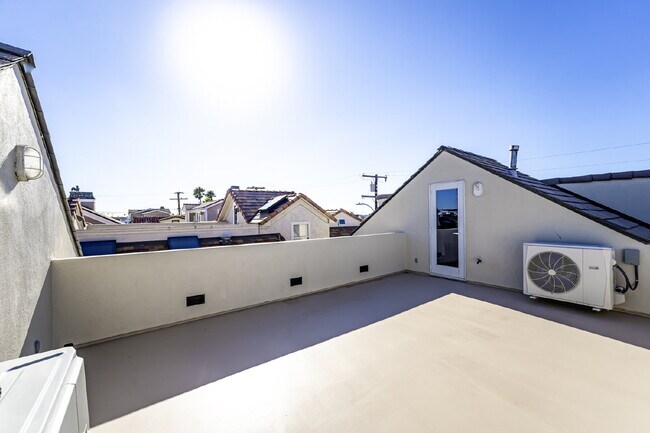 Building Photo - 119 Opal Ave