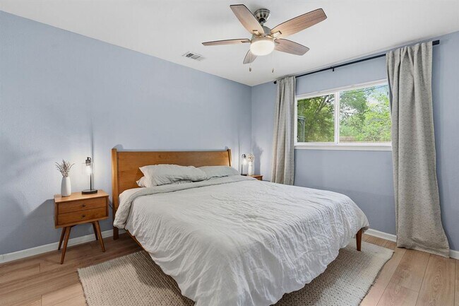 Building Photo - 5804 Brook Valley Dr