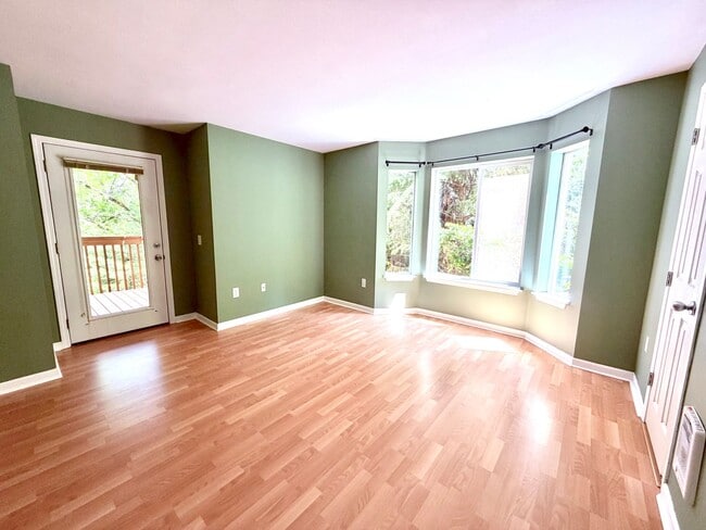 Building Photo - Updated 2BD/2BA Condo with Green Space Views & Covered Parking