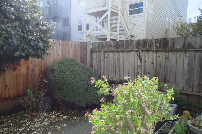 Building Photo - 489 Monterey