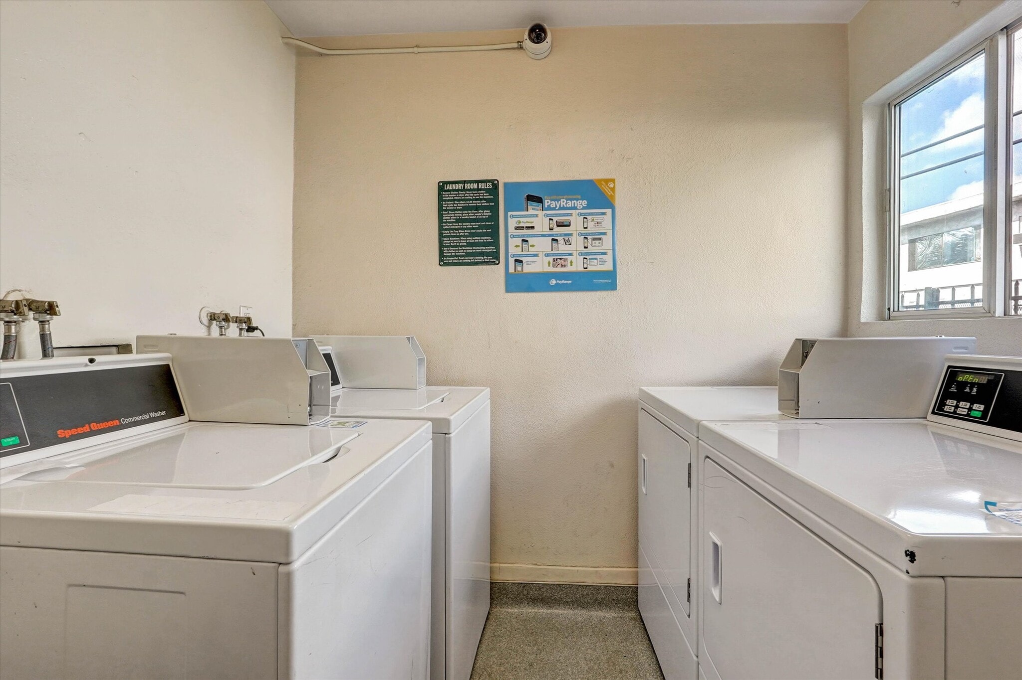 Community laundry room - 4637 Willis Ave