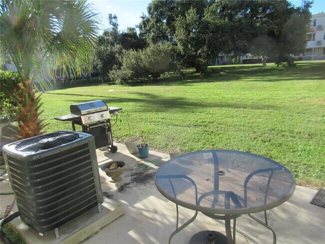 Building Photo - 2402 Ecuadorian Way