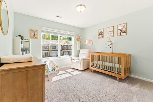 Building Photo - Sleek & Stylish 3 Bed, 2.5 Bath Townhome in Prime Location $2,050/mo rent