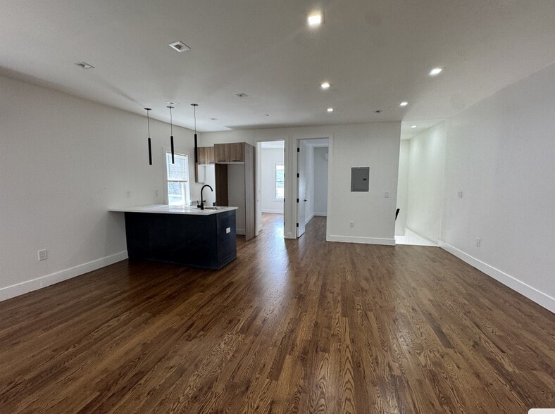 64 Jordan Ave 2 - 60 Jordan Ave