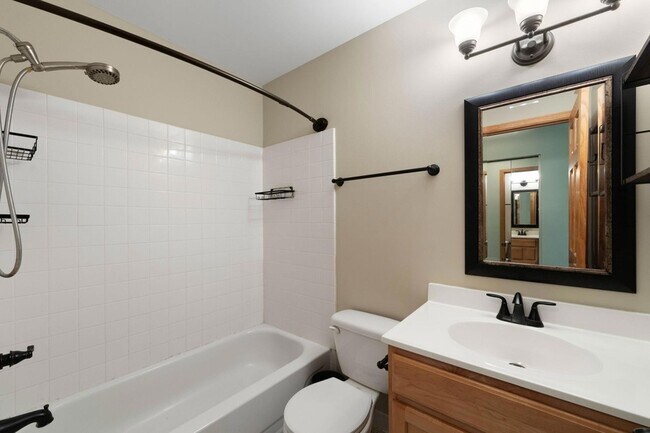 Building Photo - 304 Pondridge Cir