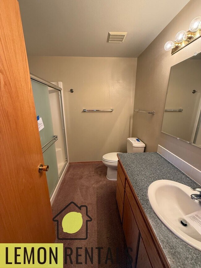 Building Photo - Three bedroom 2 bath house for rent