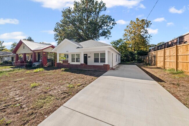 Building Photo - 1125 Rayner St