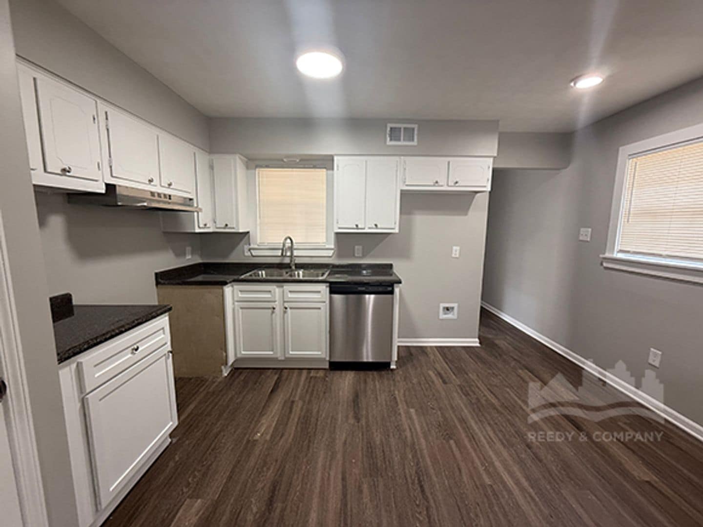 Building Photo - 2759 Southmeade Ave