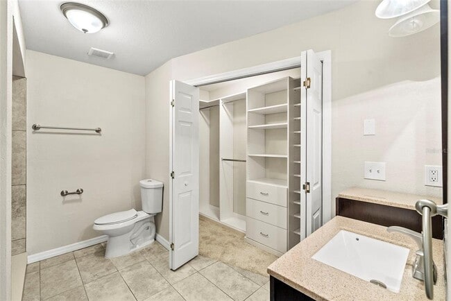 Building Photo - 6601 N Elizabeth St