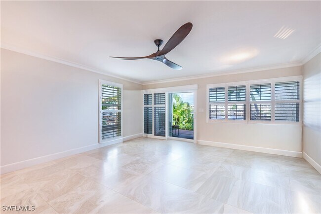 Building Photo - 800 River Point Dr