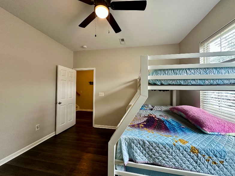 Building Photo - 335 Flyway Rd