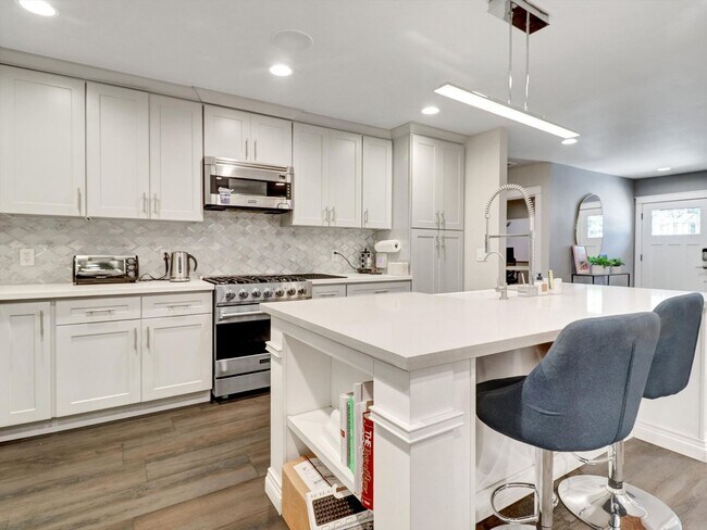 Building Photo - 5437 Coolidge Ave