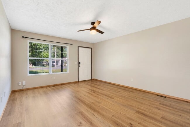 Building Photo - 1324 N Forest Ave