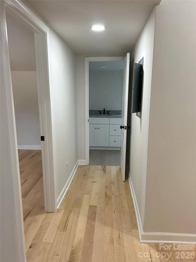 Building Photo - 303 S Main St