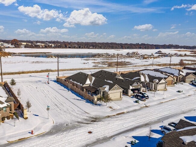 Building Photo - 701 Presidio St