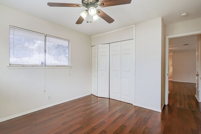 Building Photo - 206 Meadow Path Dr