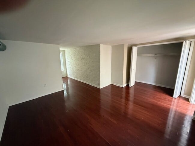 Building Photo - Bright Loft-Style 2-Bedroom in Center City...