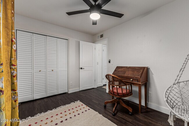 Building Photo - 2200 N Los Altos Dr