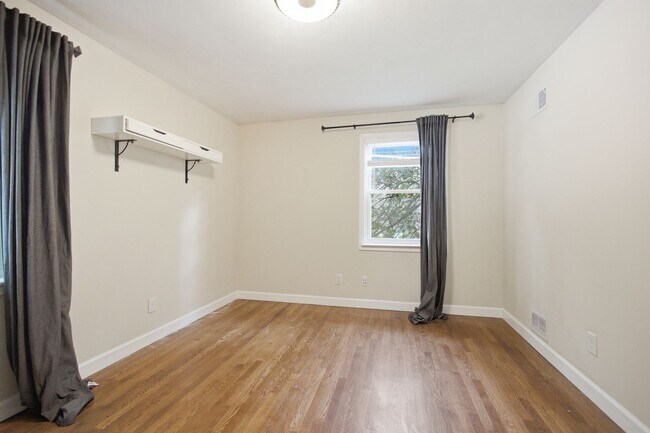 Building Photo - 10715 Clermont Ave