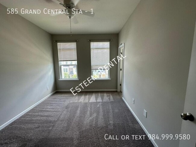 Building Photo - 585 Grand Central Sta