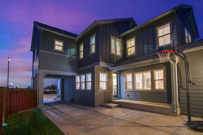 Building Photo - Large single family home in Central Park.