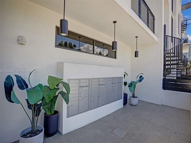 Building Photo - 1030 15th St