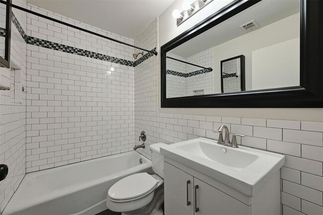 Building Photo - 2200 Rountree Dr