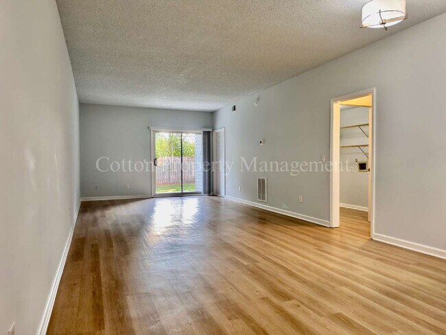 Building Photo - Updated 2BR/2BA First Floor Condo in Midtown Wilmington - $1,150/month! - Move in Special*