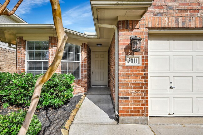 Building Photo - 3011 Crescent Oaks Park Ln