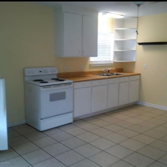 Building Photo - Very cute, 1 bedroom 1 bath,walking distan...