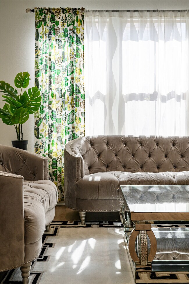 Building Photo - 110 Sugar Cane