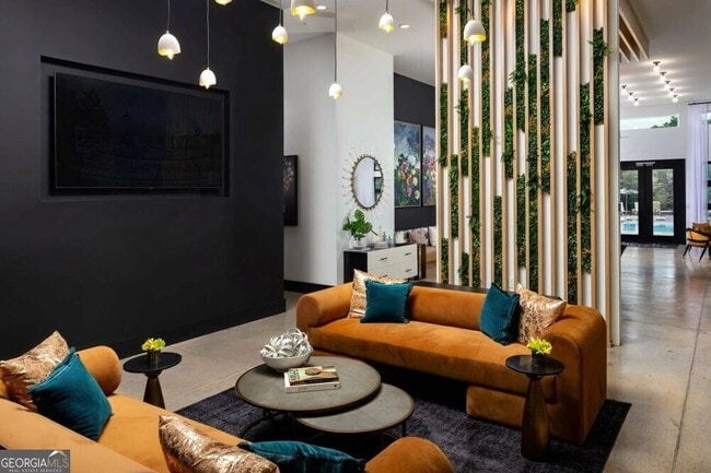 Building Photo - 5617 Oak St