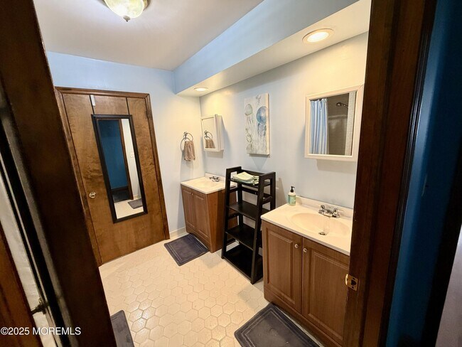 Building Photo - 411 Woodland Ave