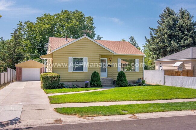Primary Photo - 1966 E Garfield Ave