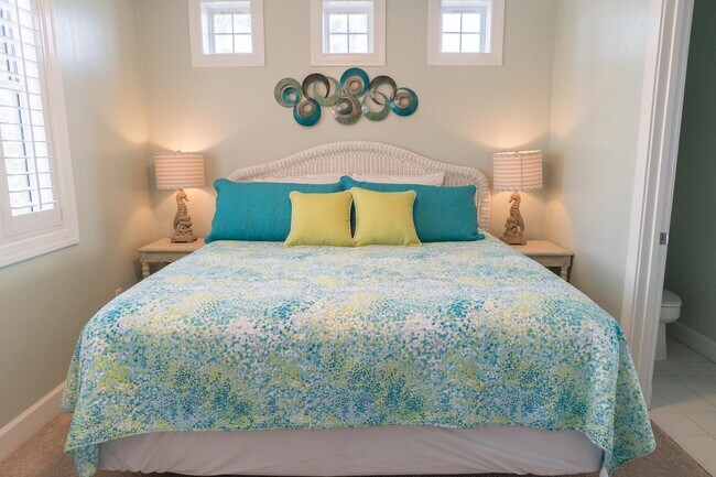 Building Photo - 223 Paradise by the Sea Blvd