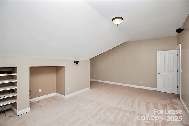 Building Photo - 2300 Mirow Pl