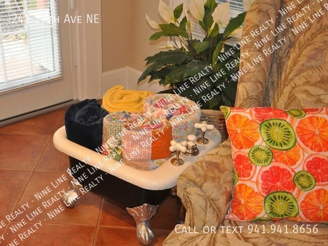 Building Photo - 241 17th Ave NE